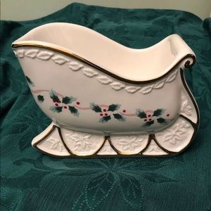 Ivory Mikasa Ribbon Holly Sleigh Centerpiece Bowl